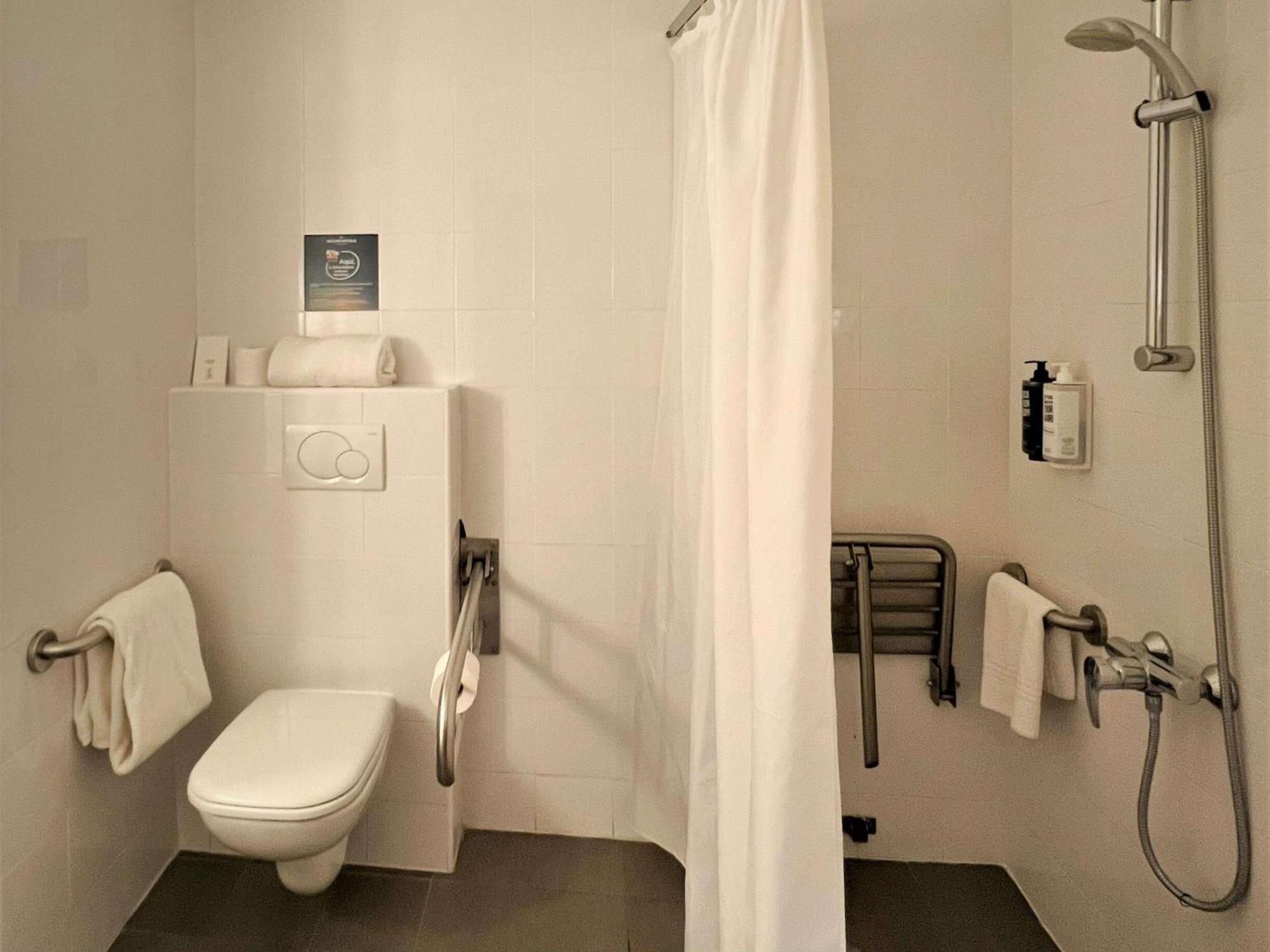 Ibis Hotel 2*